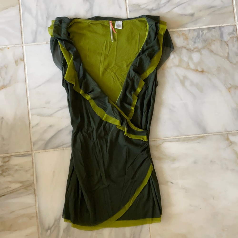 RicRac size XS —2 shades green ruffle vneck tank